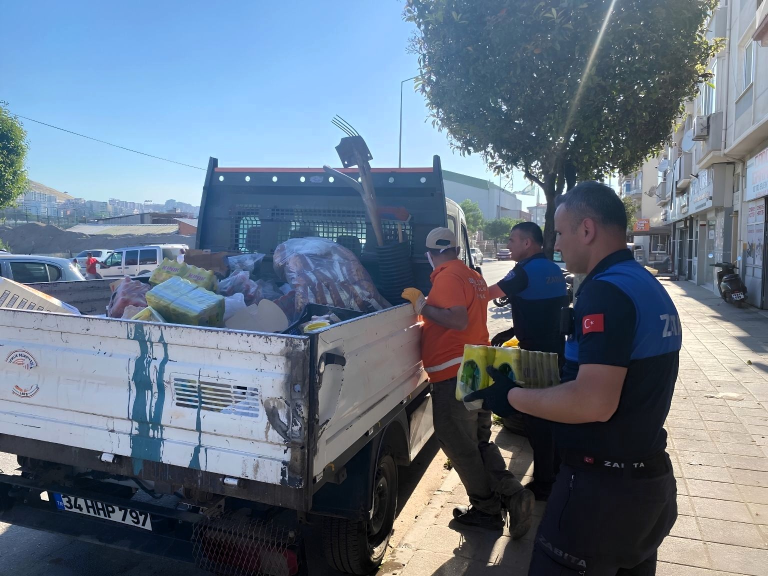Gemlik’te Sağlıksız Gıda Deposuna Zabıta Baskını