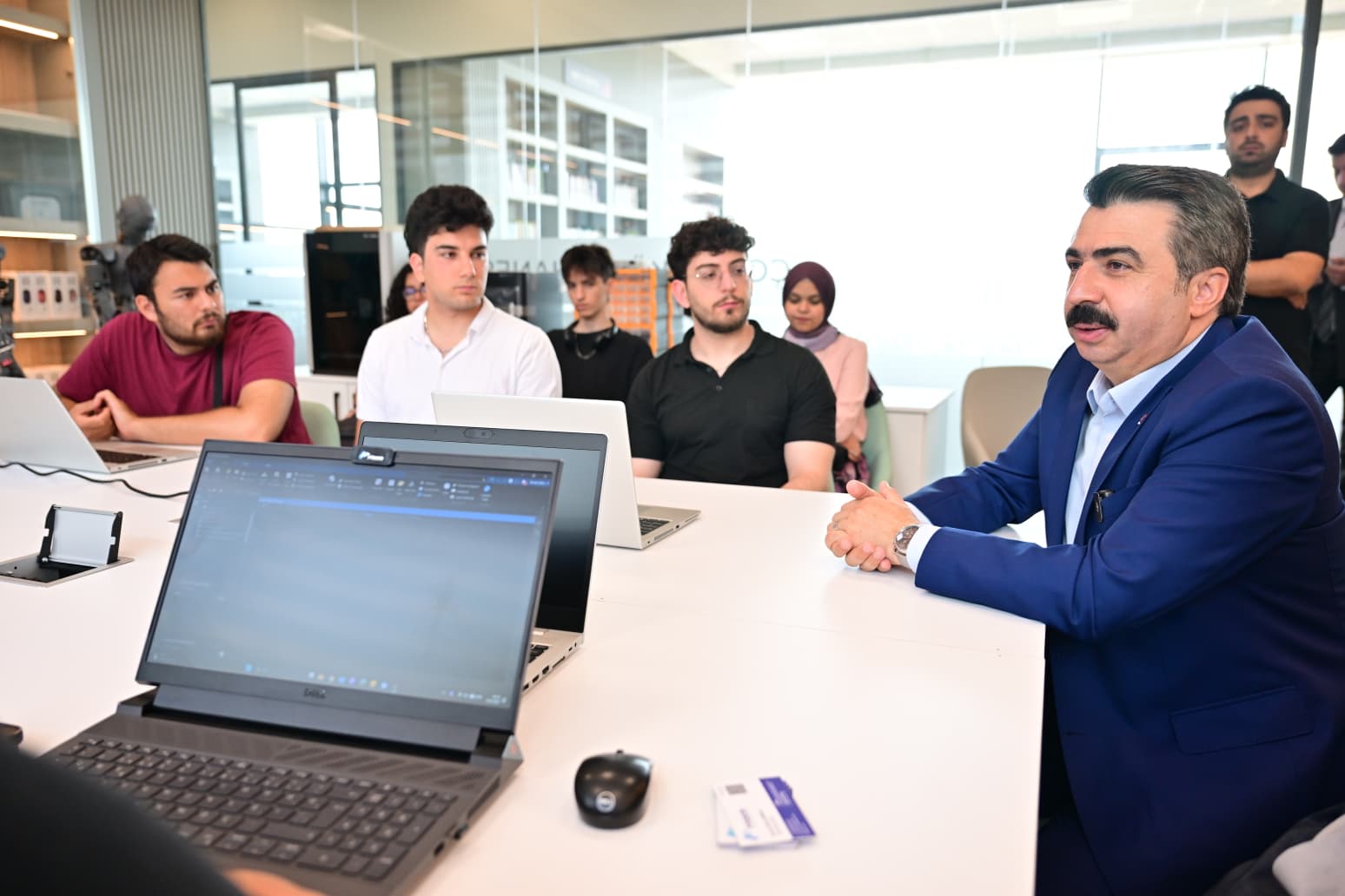GENÇLERE TEKNOLOJİ VE YAPAY ZEKA EĞİTİMİ