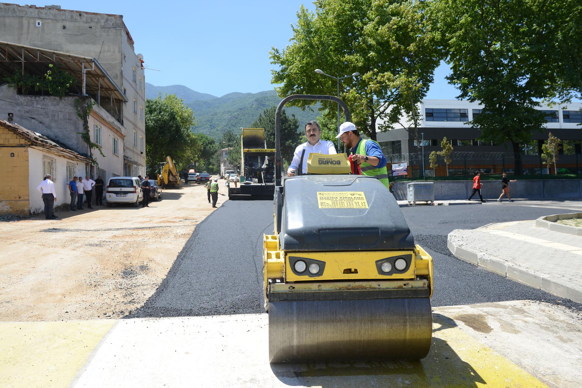 YILDIRIM’DA YOLLAR YENİLENİYOR ULAŞIM RAHATLIYOR