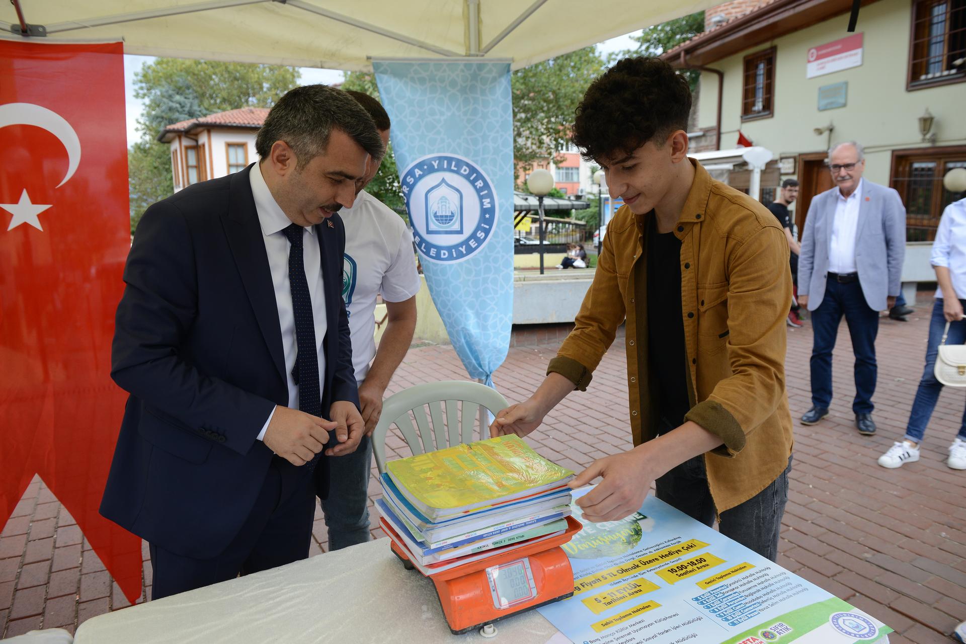 YILDIRIM’DA EMEKTAR KİTAPLAR NAKİTE DÖNÜŞÜYOR