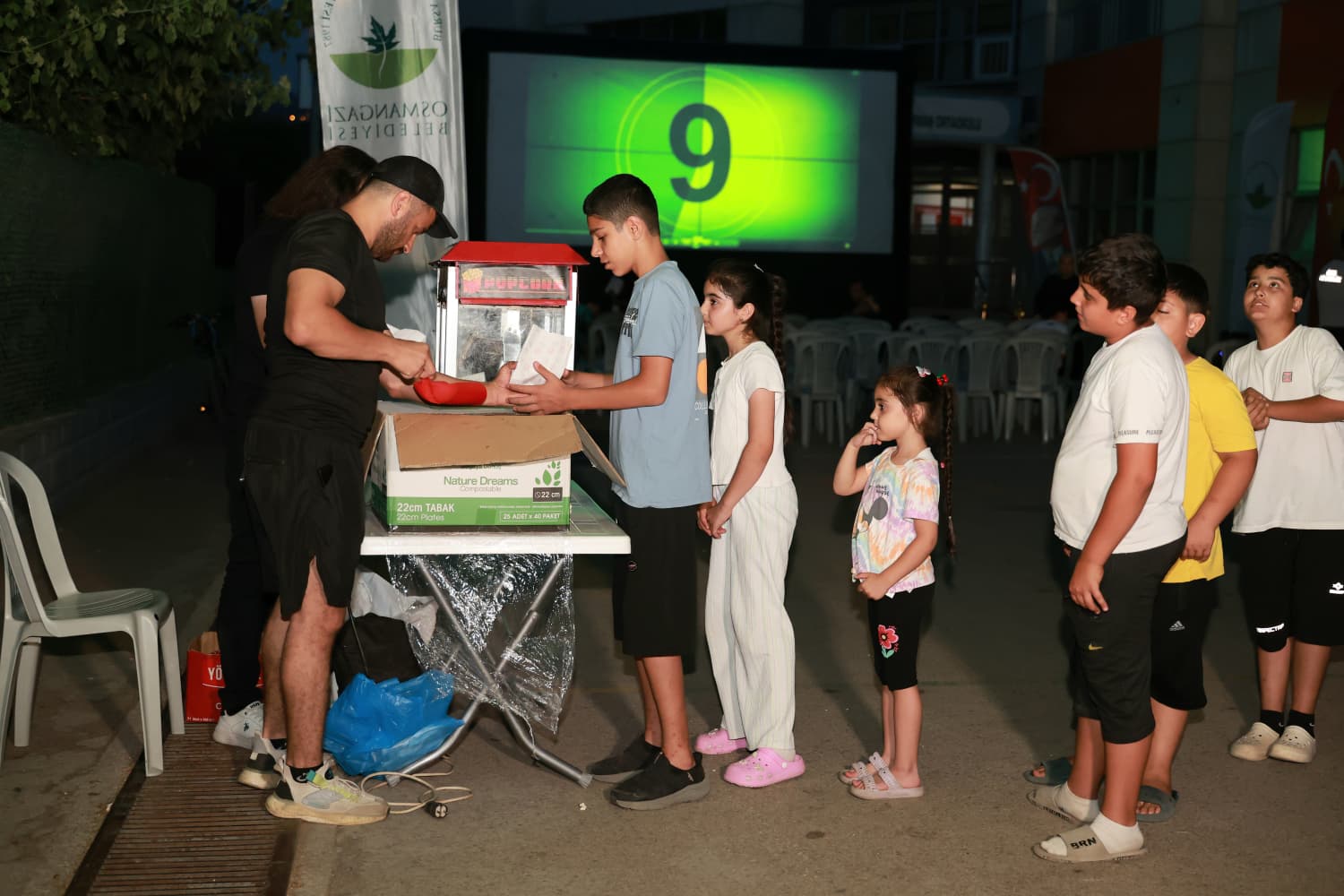 Osmangazi Belediyesi Çocuklara Yazlık Sinema Keyfi Yaşatıyor