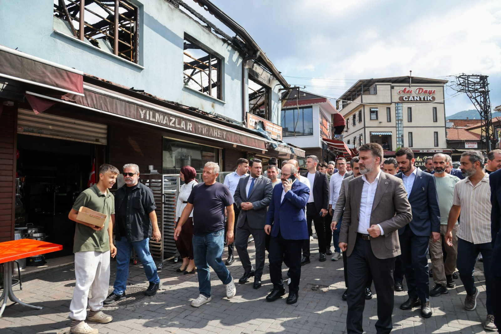 Kayhan Çarşısı'nda yaralar sarılıyor