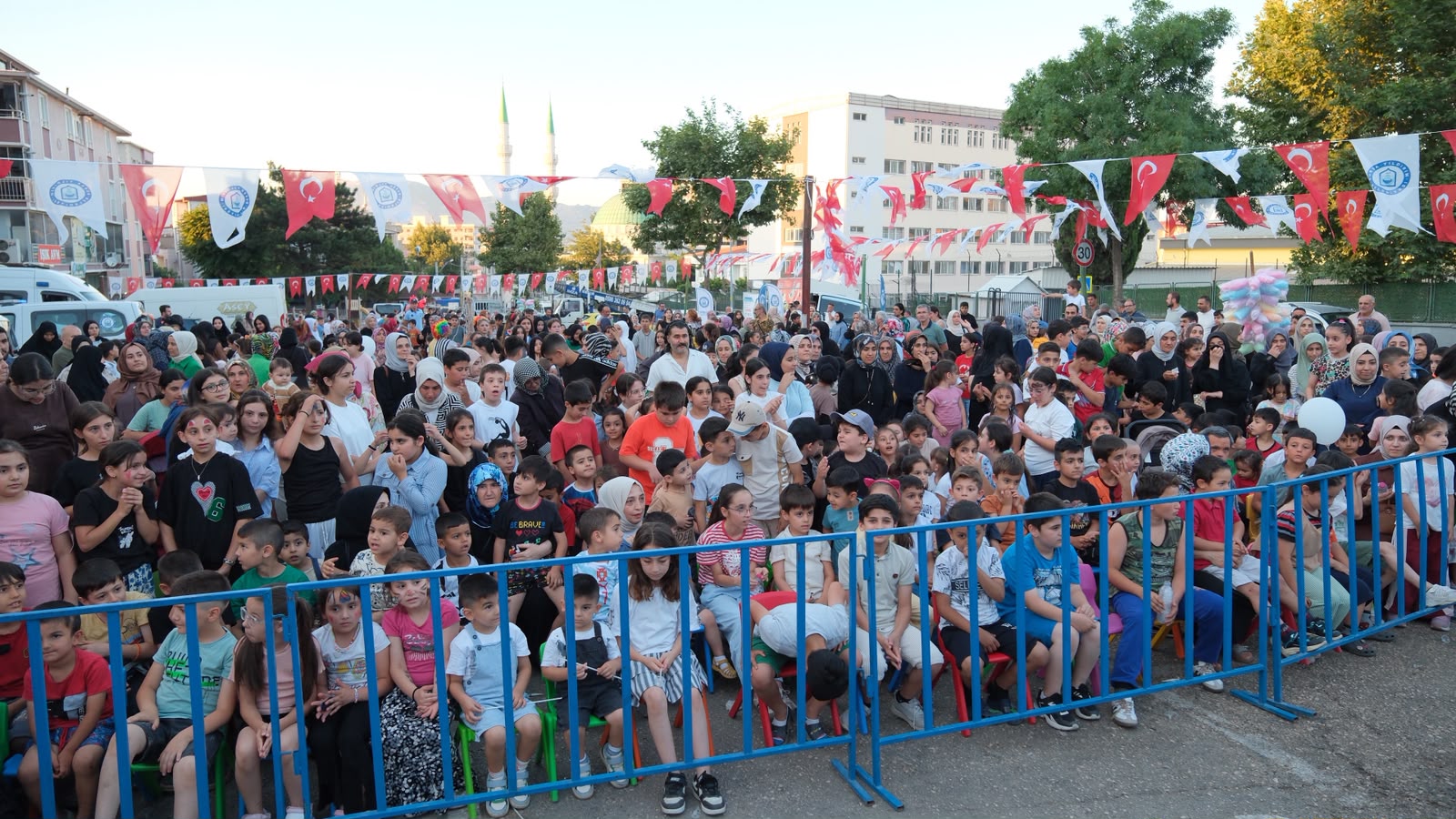 YILDIRIM’DA SOKAKLAR ŞENLENDİ