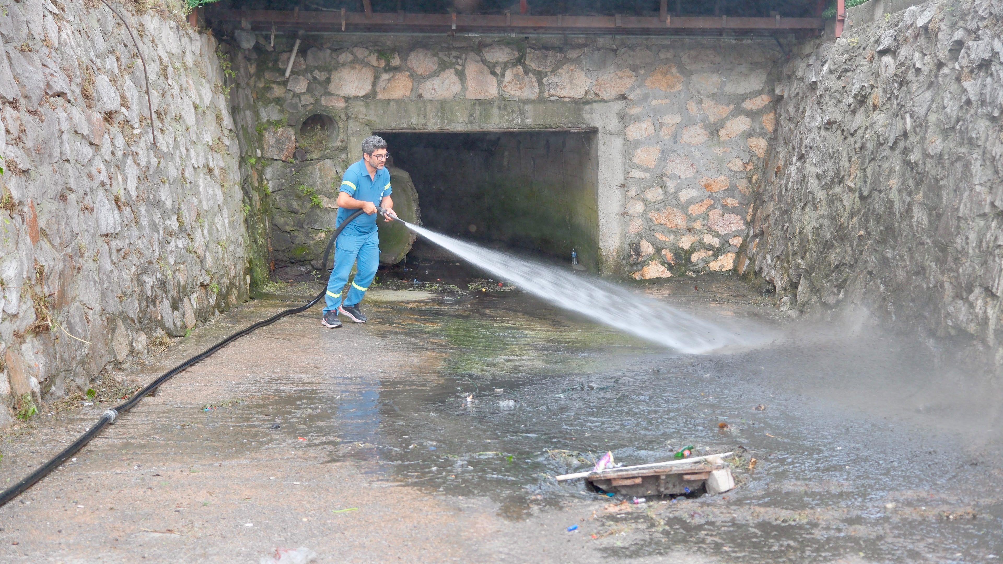 SELÇUKBEY KANALI’NDA KAPSAMLI TEMİZLİK