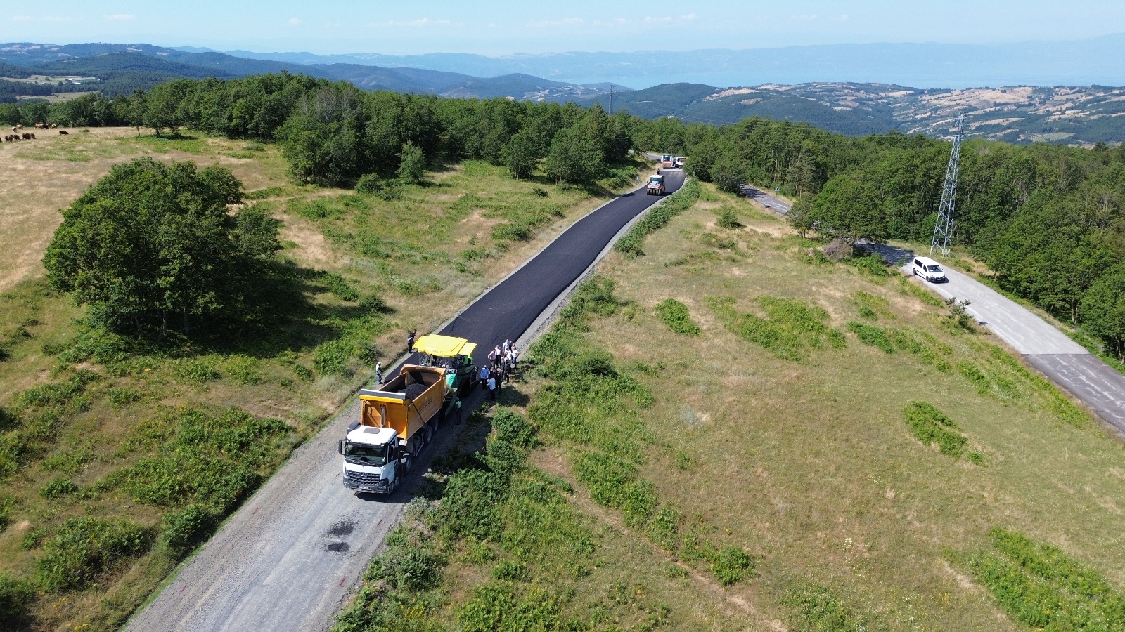 İznik-Gölcük Bağlantı Yoluna Sıcak Asfalt