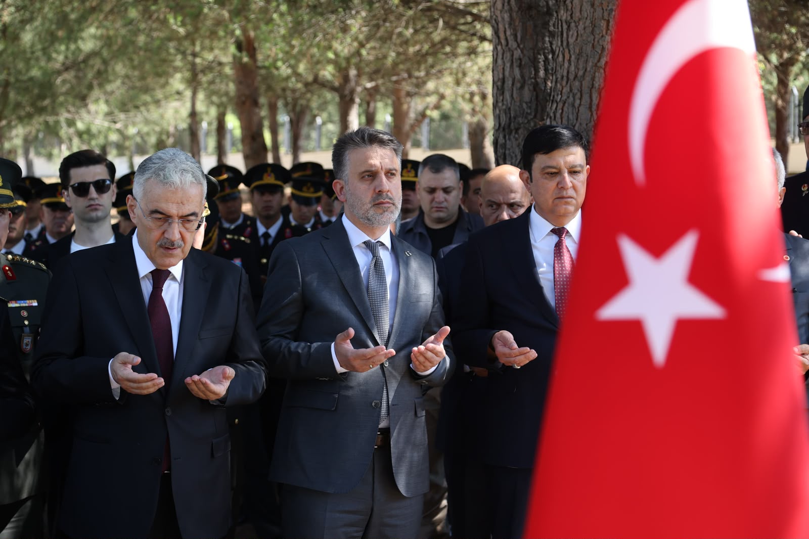 Bursa’da 15 Temmuz programı şehitler anması ile başladı
