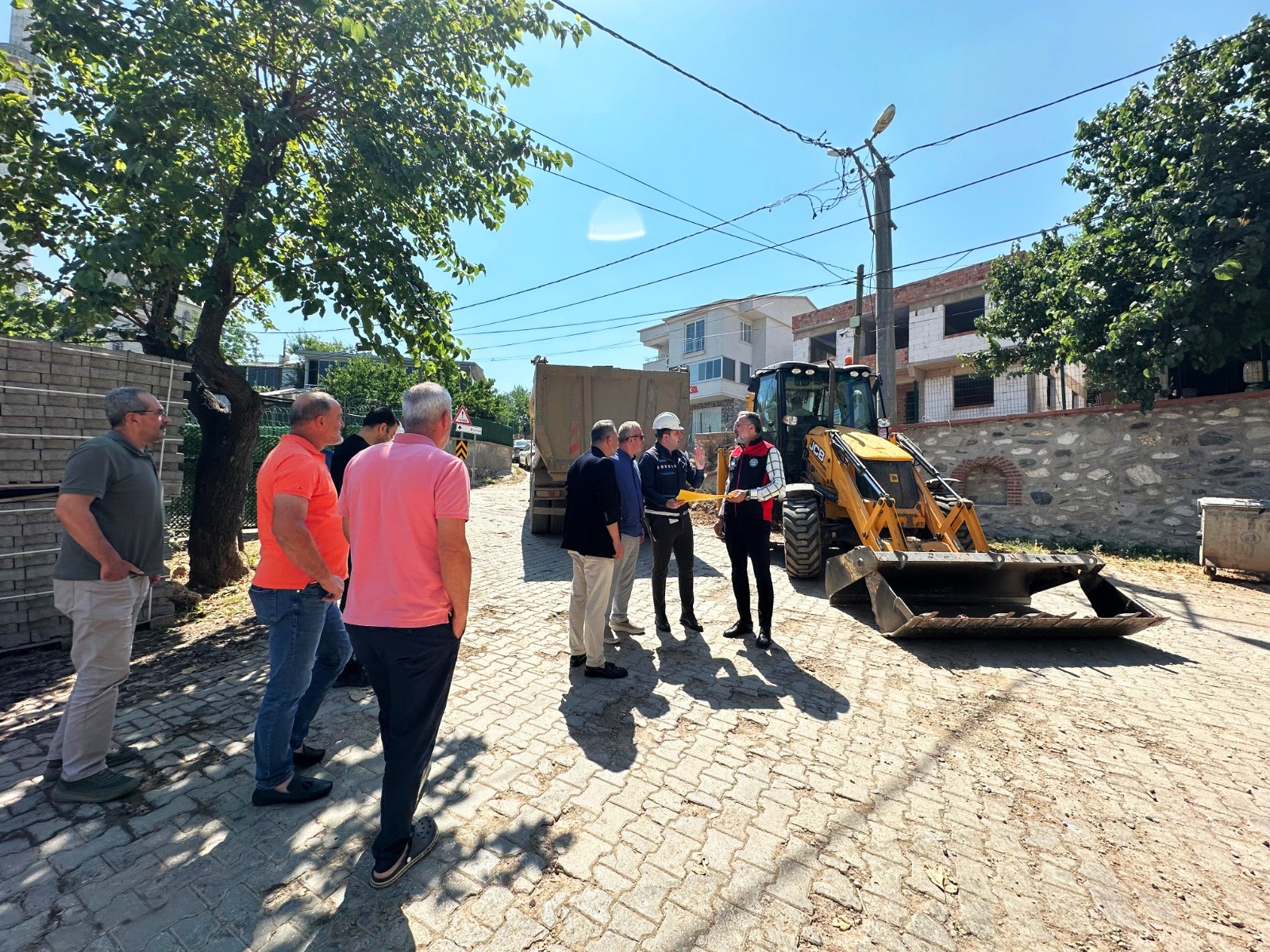 Başkan Erol, Burhaniye Mahallesi'ndeki Doğalgaz Çalışmalarını Yerinde İnceledi