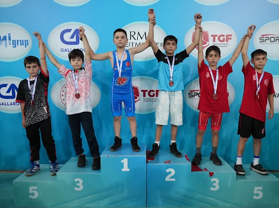 GÜREŞTE YILDIRIM RÜZGARI