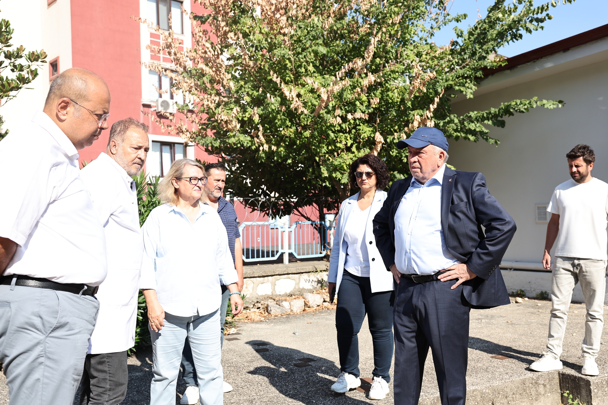 Başkan Şadi Özdemir mahallelerdeki sorunları yerinde inceledi