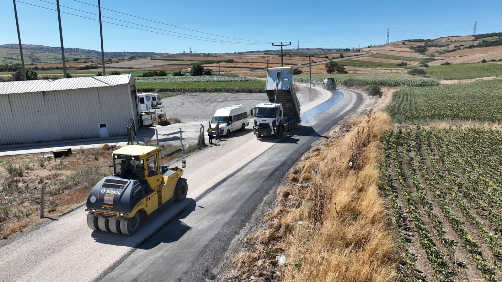 Karacabey ve Mustafakemalpaşa'da yollar yenileniyor