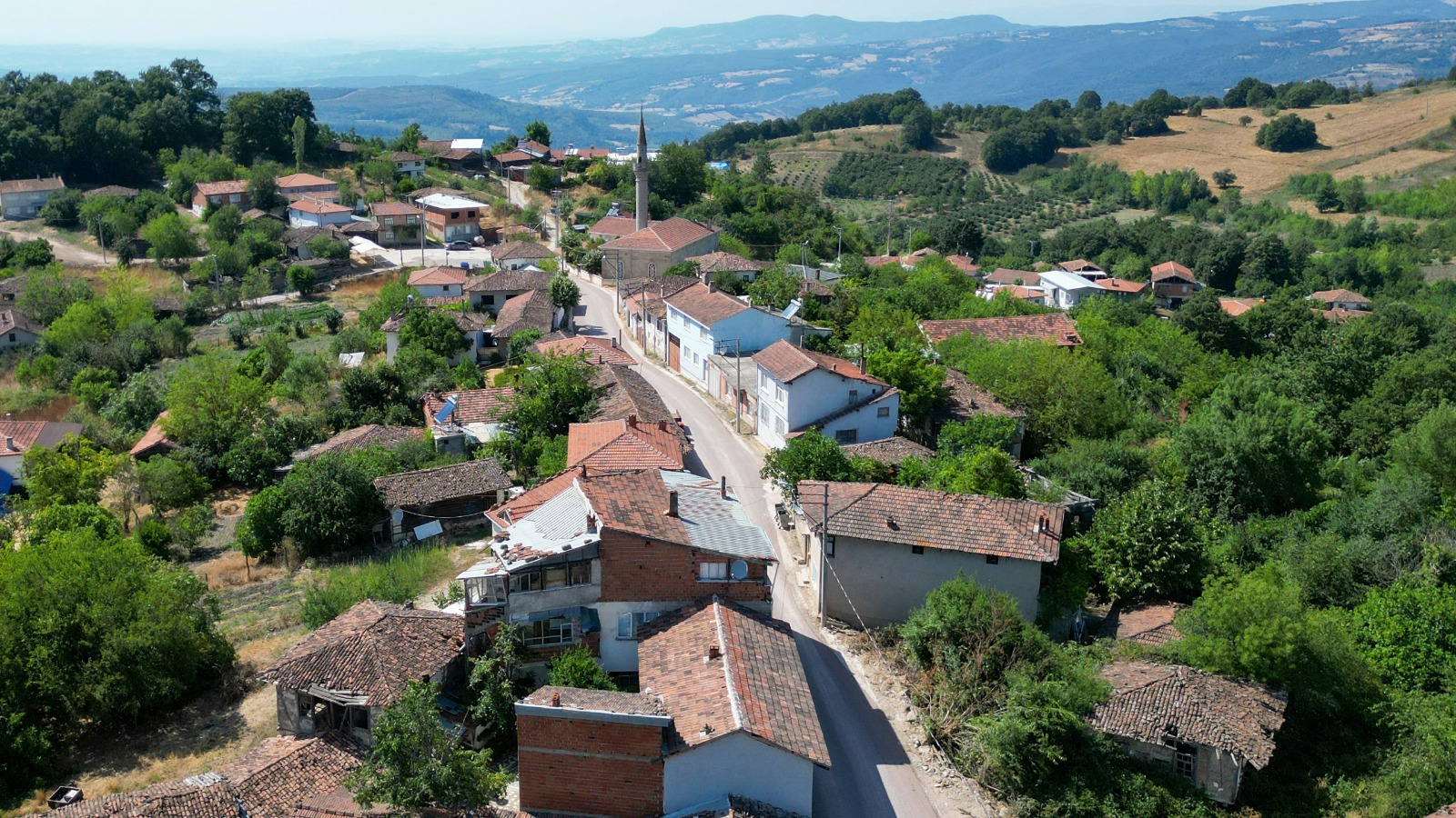 Büyükşehir, 3 ilçede 50 kilometrelik yolu yeniledi