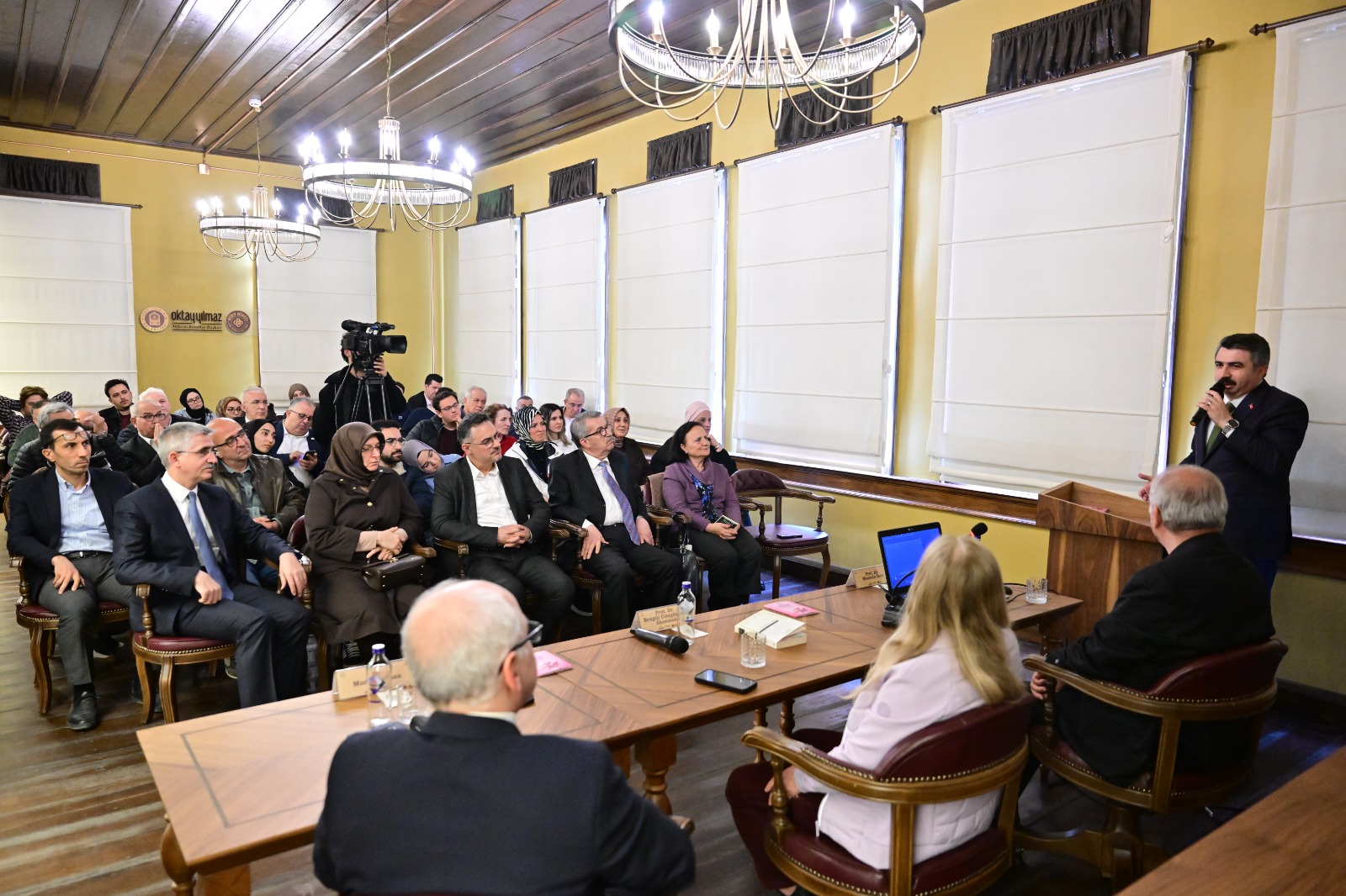 DÜŞÜNCE VE SANATIN YENİ ADRESİ ALEV ALATLI