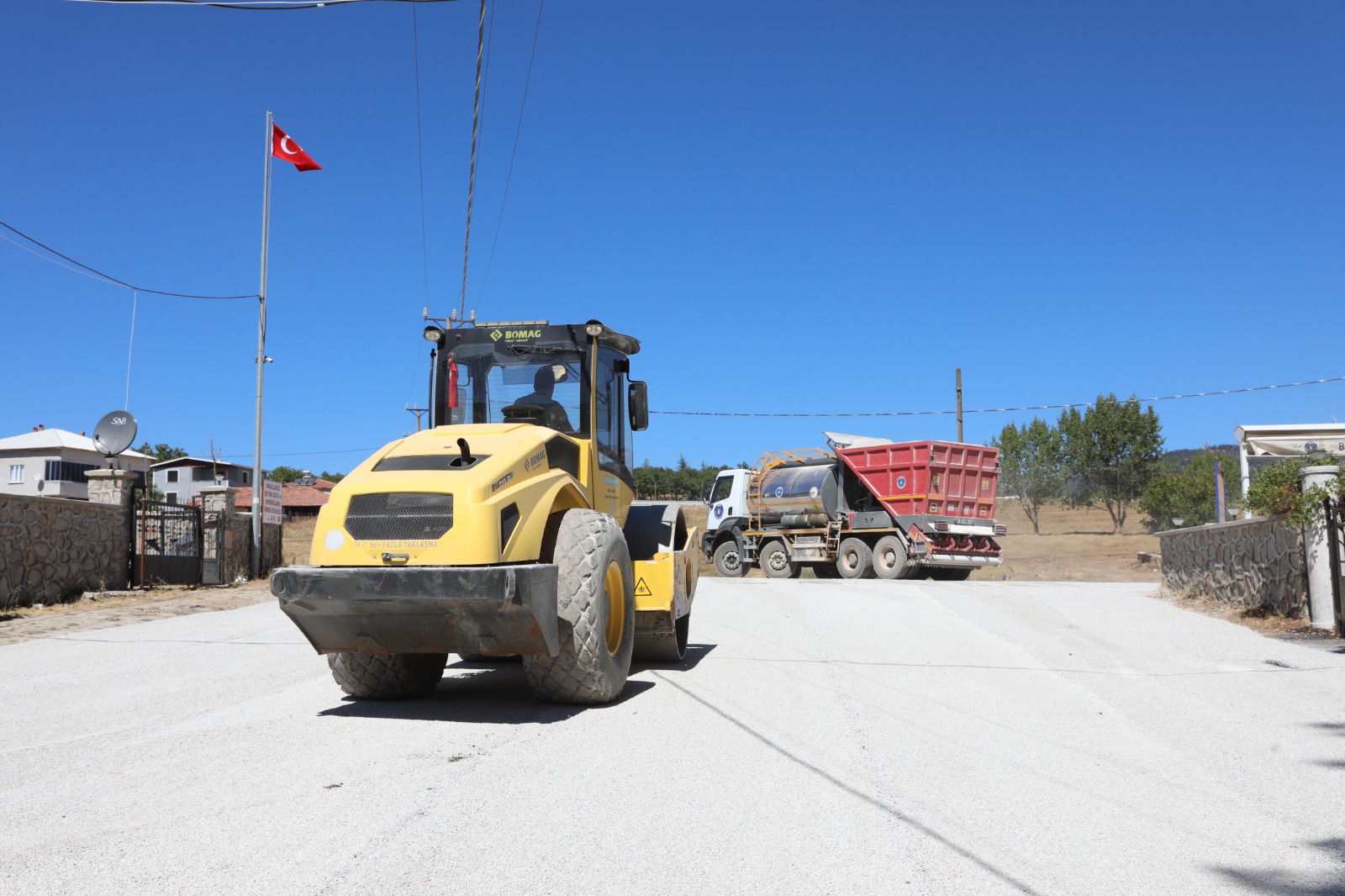 Keles'te yollar yenileniyor