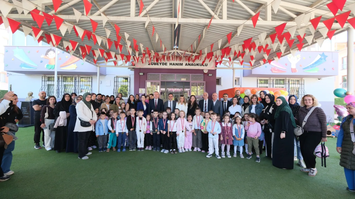 İnegöl’de Çocuklardan Sokak Hayvanlarına 190 Yuva