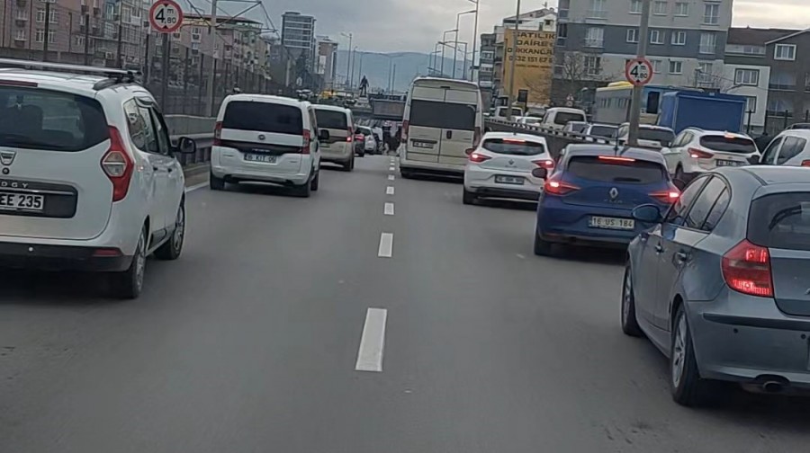 Bursa'da sürücülerin fermuar sistemi büyük alkış aldı
