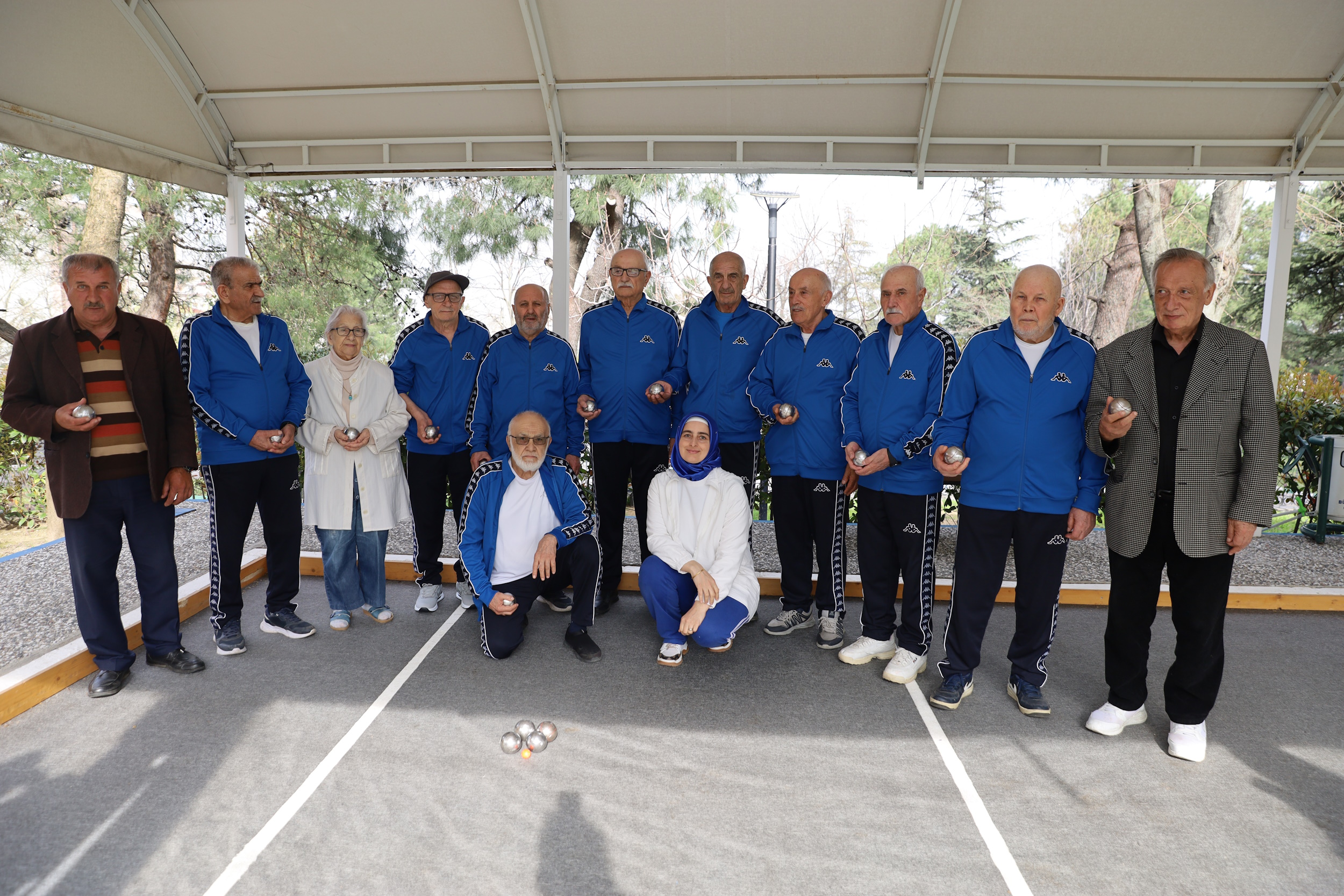 Huzurevi sakinleri Spor Festivali'nde gençlere taş çıkartmaya hazırlanıyor