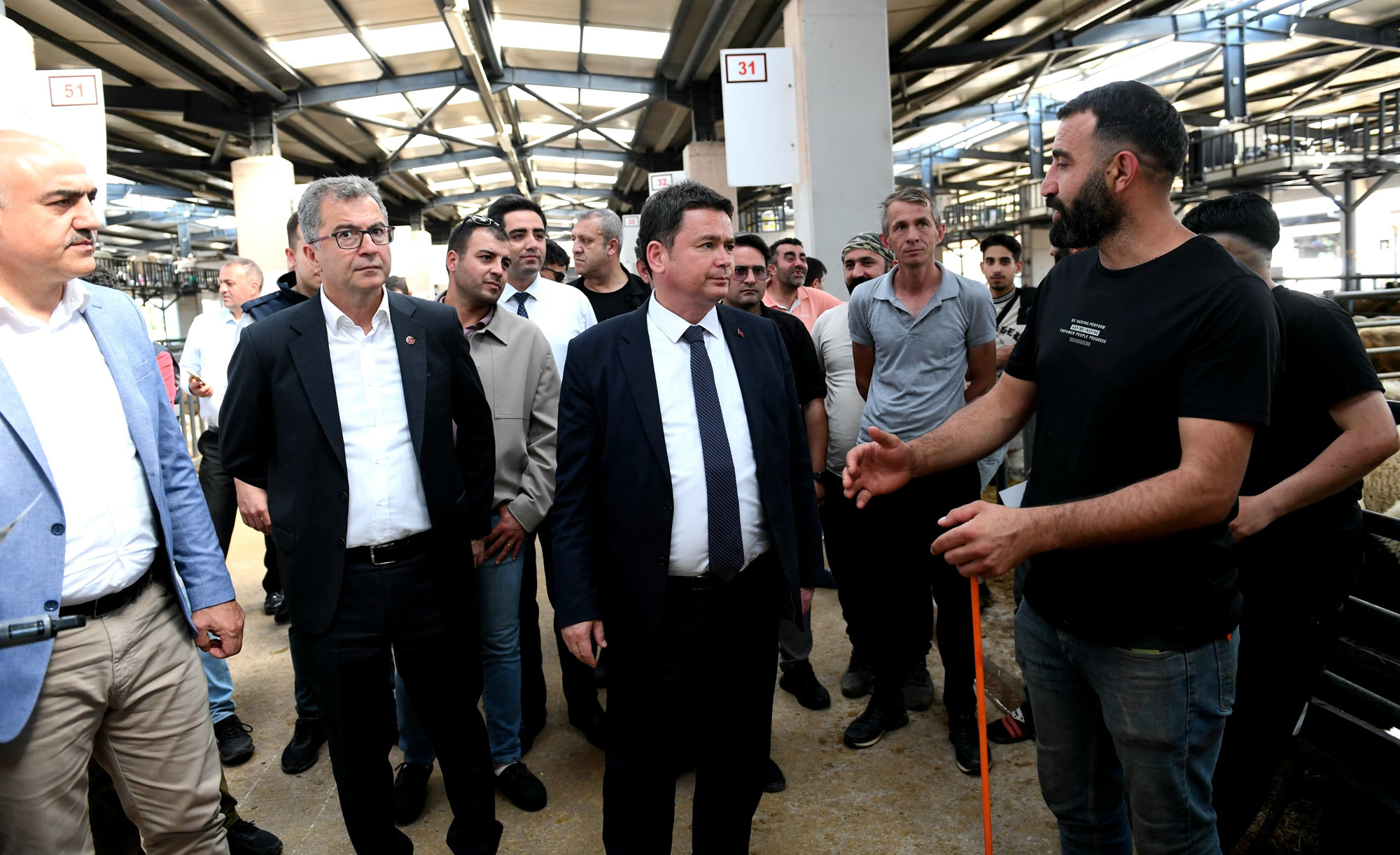 Başkan Aydın kurban pazarını ziyaret etti