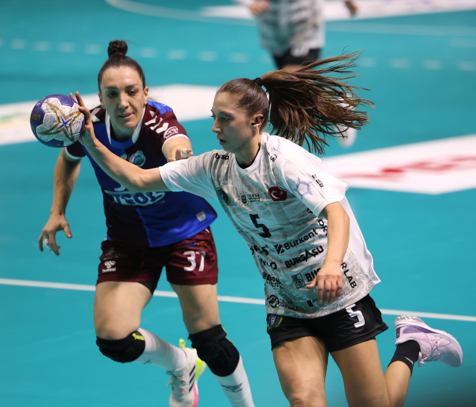 Büyükşehir Hentbol Takımı finalde!