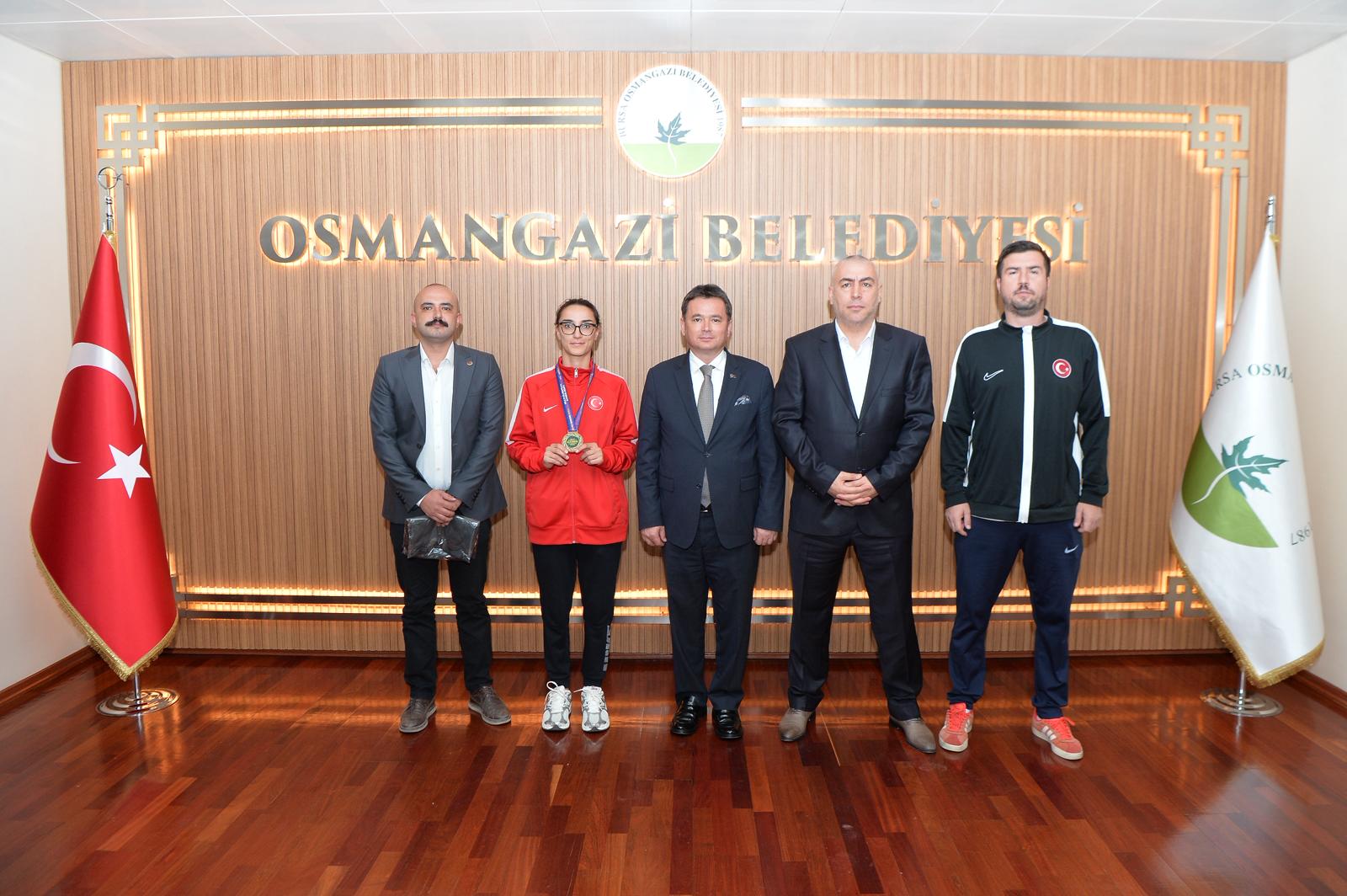 Başkan Erkan Aydın Bursa’nın Gururu Şampiyon Sporcuyu Ağırladı