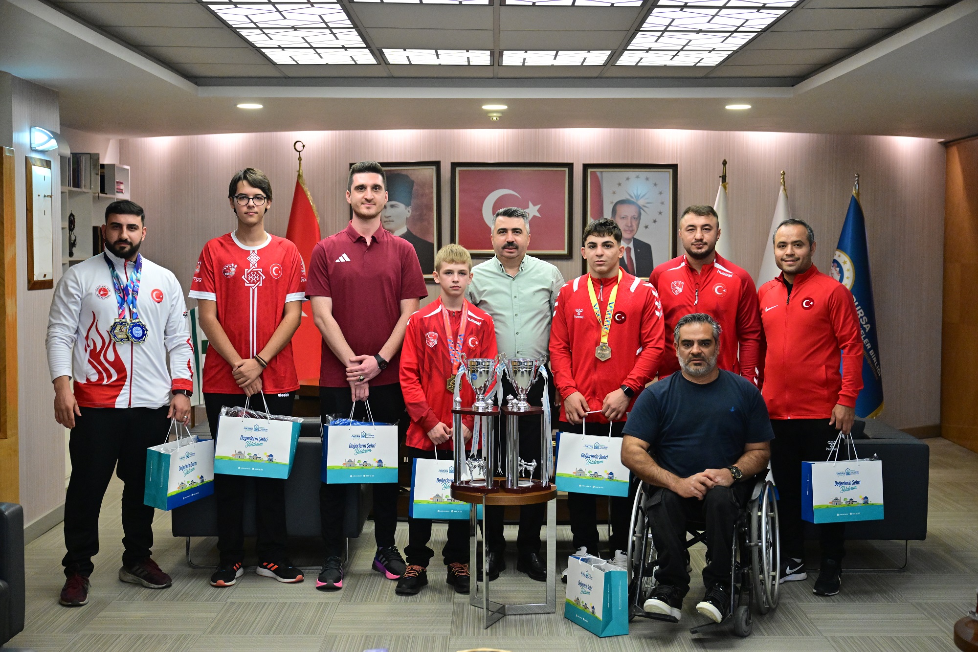 BAŞKAN YILMAZ ŞAMPİYONLARI AĞIRLADI