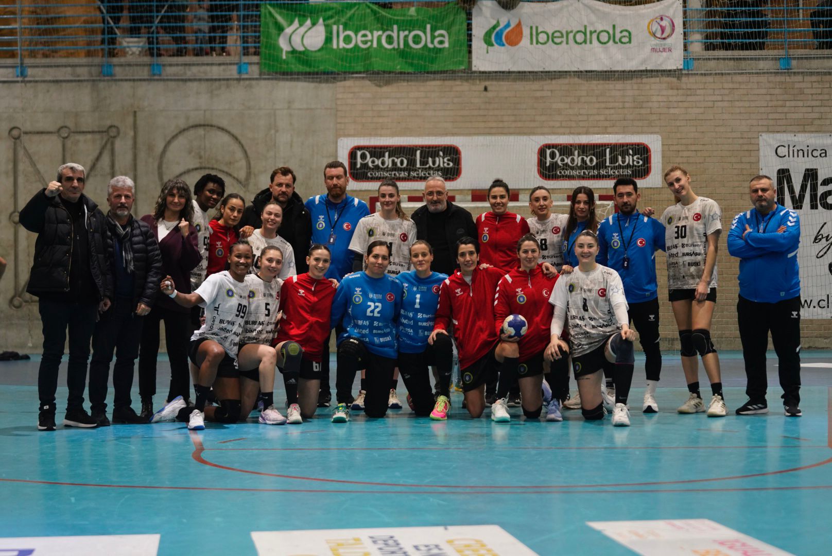Bursa Büyükşehir Belediyespor Avrupa'da çeyrek final kapısını araladı