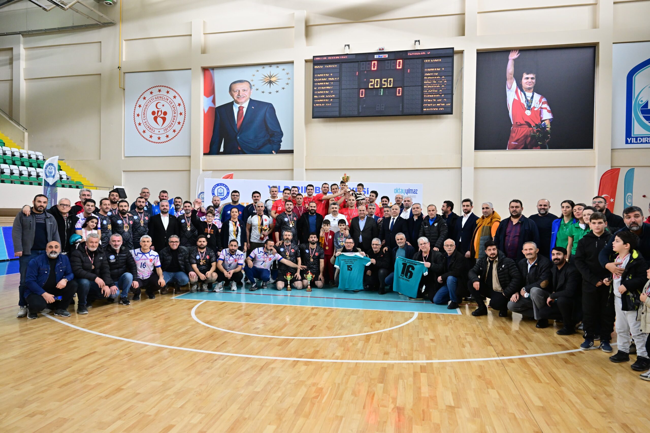 BU TURNUVANIN KAZANANI DOSTLUK OLDU