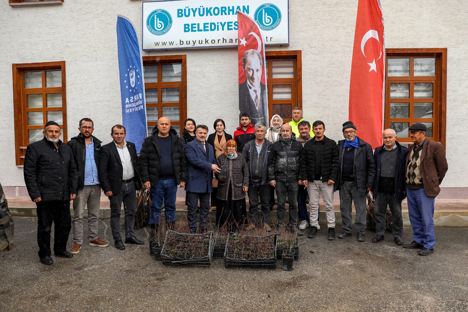 Büyükşehir’de üreticiye fidan ve tohum desteği