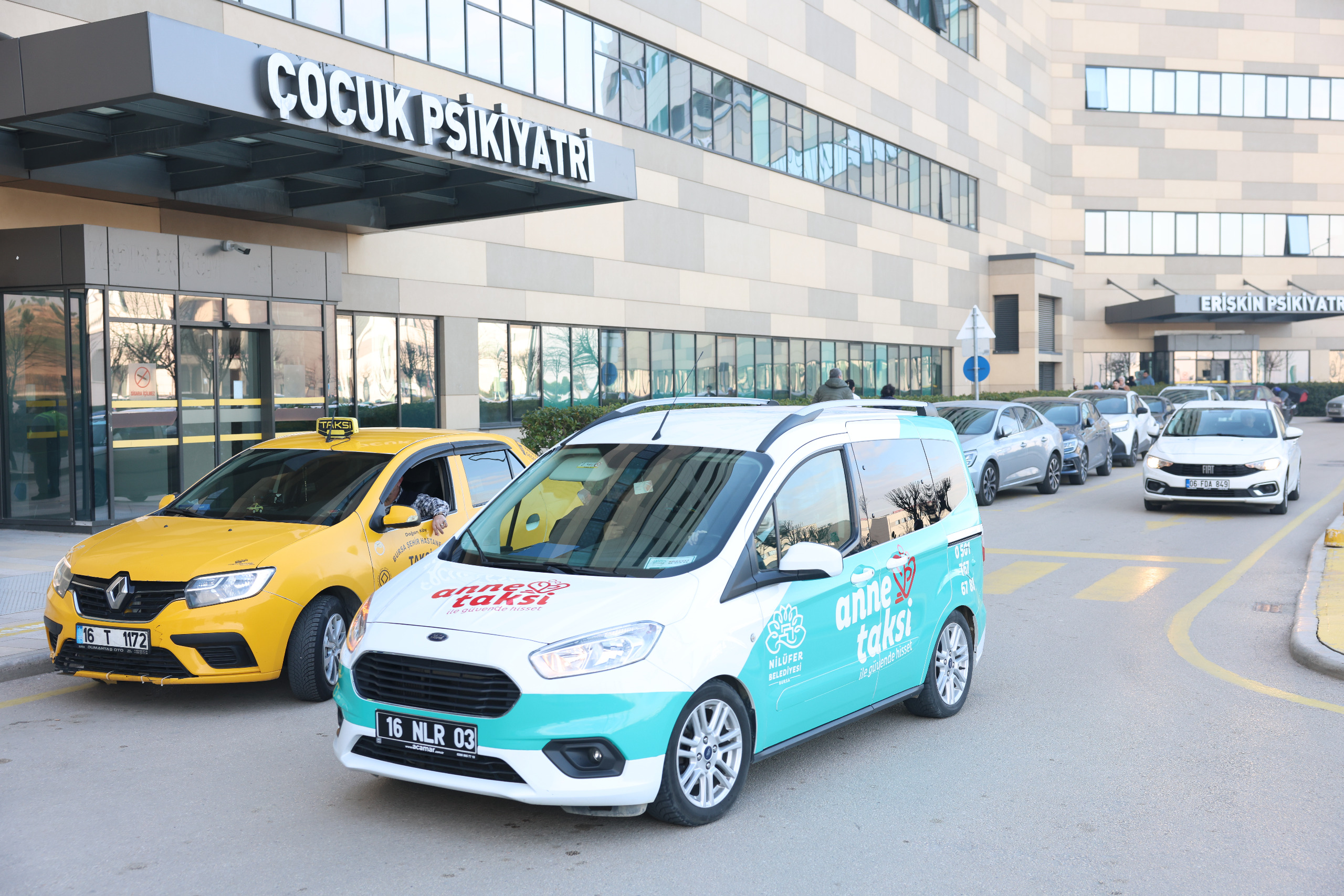 Başkan Şadi Özdemir “Anne Taksi”nin direksiyonuna geçti