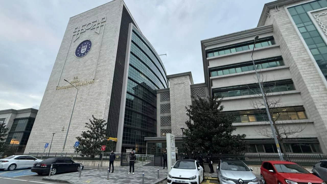 Bursa Büyükşehir'de üst düzey görev değişiklikleri! 3 kritik koltuk boşta...
