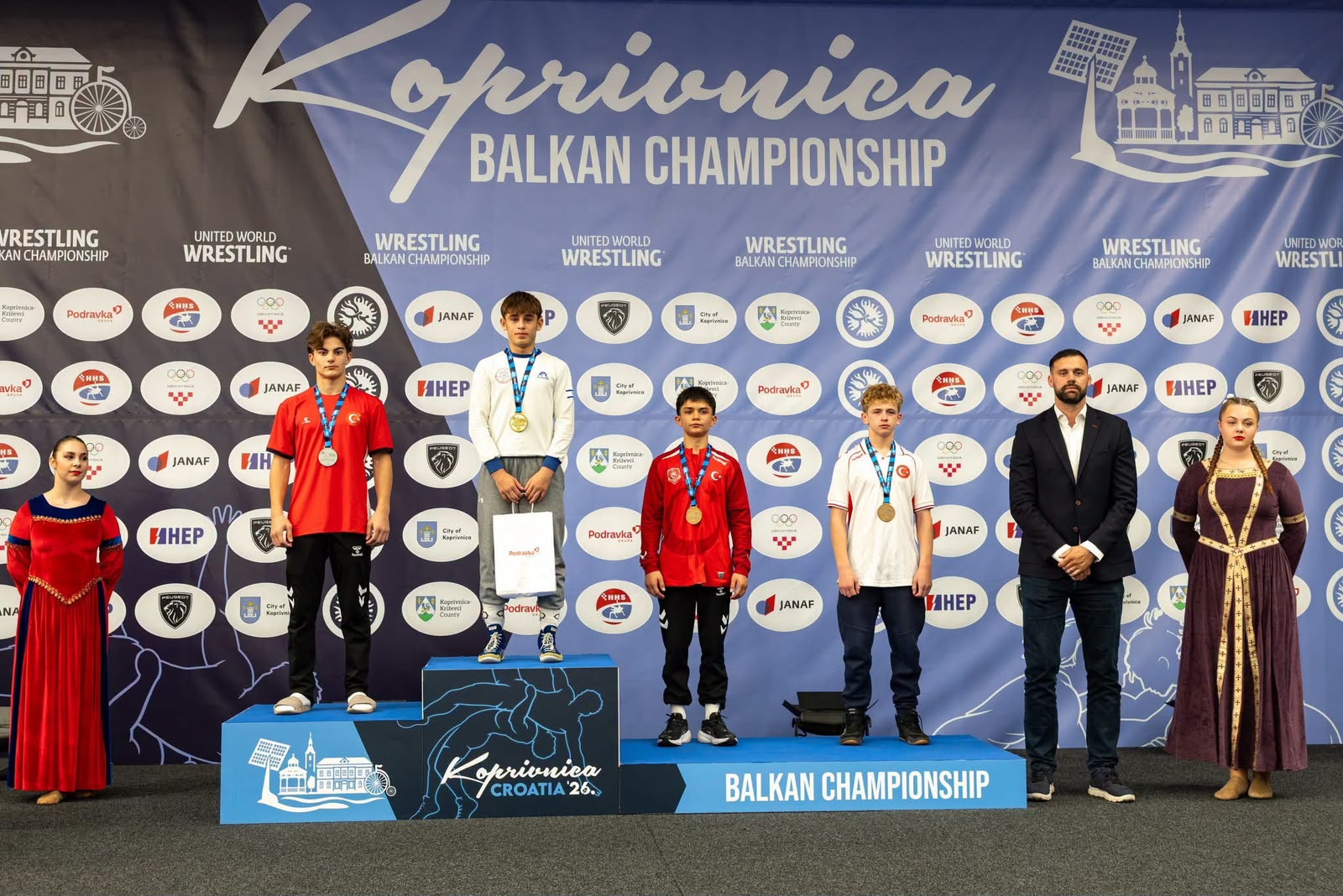 MİNDERDE YILDIRIM RÜZGARI