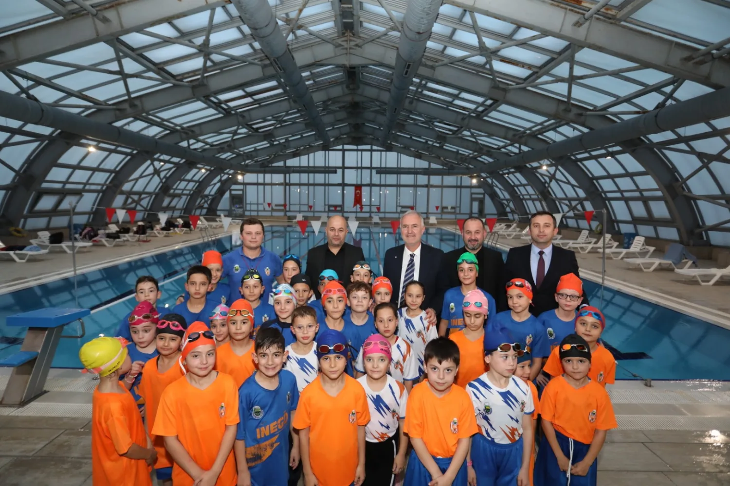 Başkan Taban İnegöl Belediyespor’un Yüzme Sporcularıyla Buluştu