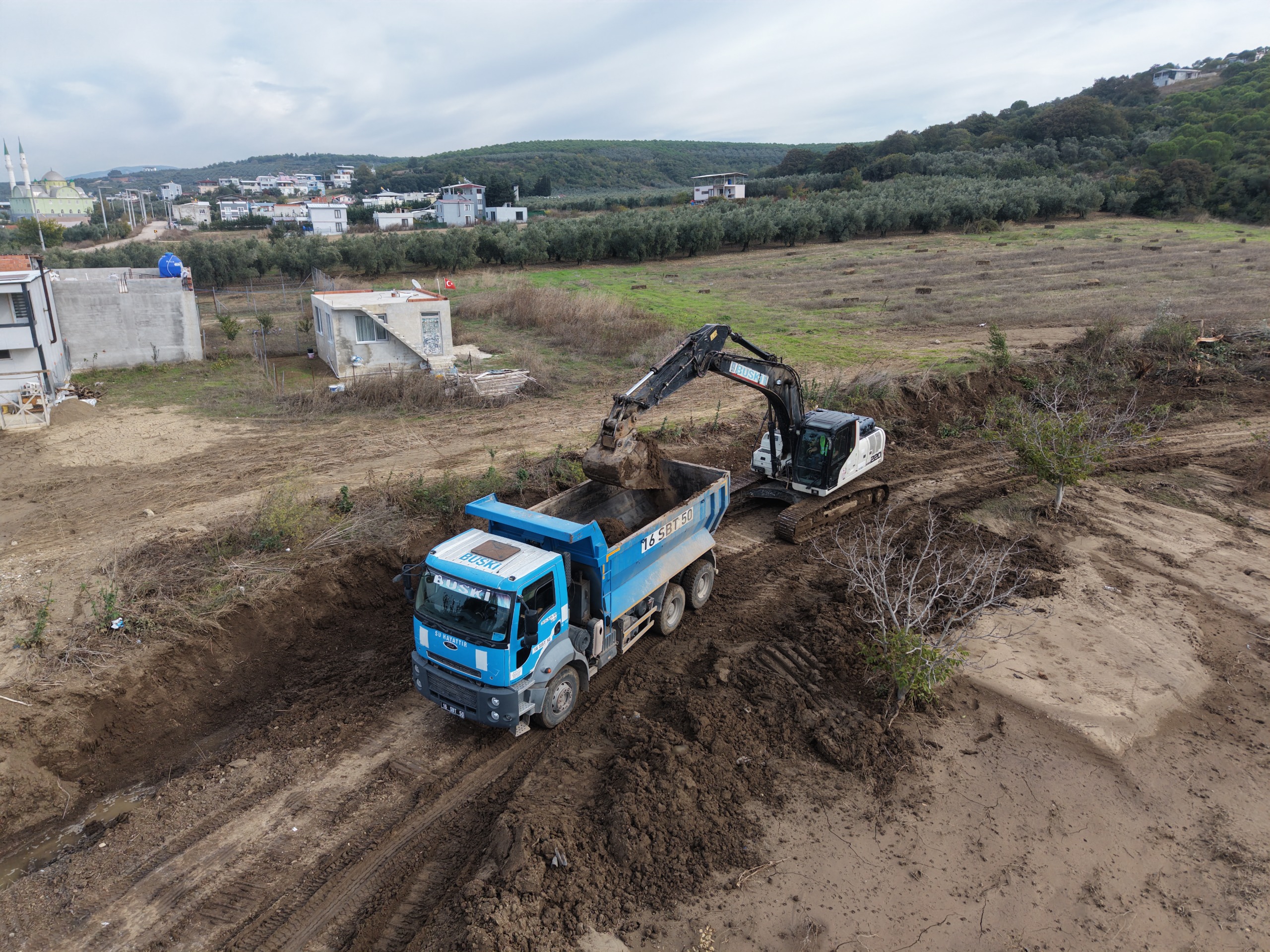 Büyükşehir’den derelerde kapsamlı temizlik çalışması